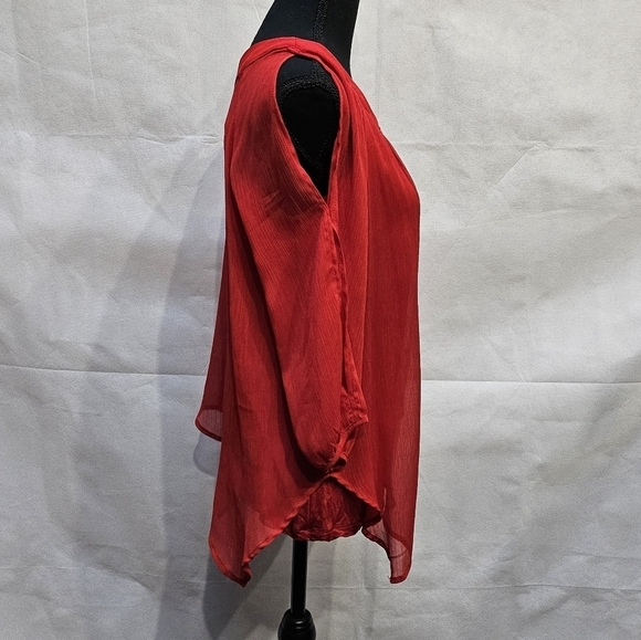 by & by Sheer Layered Asymmetrical Cold Shoulder Pullover Blouse Size M - Picture 3 of 9